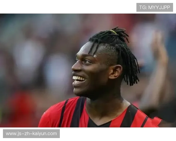 AC米兰边路冲击反复演练,莱奥反内切动作更流畅 AC米兰边路冲击反复演练,莱奥反内切动作更流畅